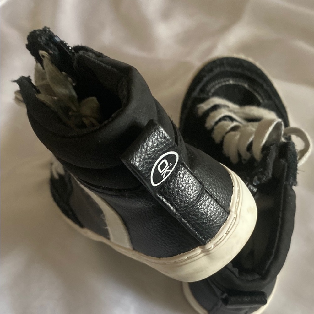 Black and White High-Top Sneakers with Contrast Laces - Picture 2 of 8